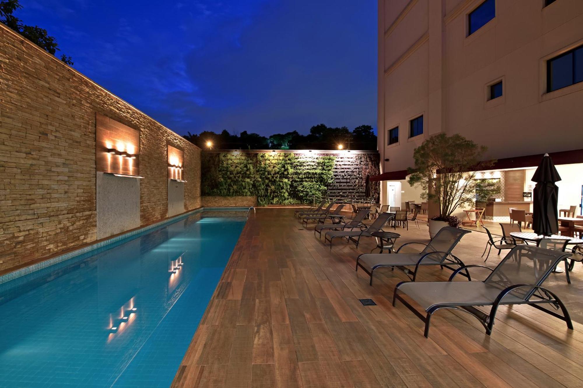 Hotel Mont Blanc Premium 리베이라오프레토 외부 사진 Hotel's pool