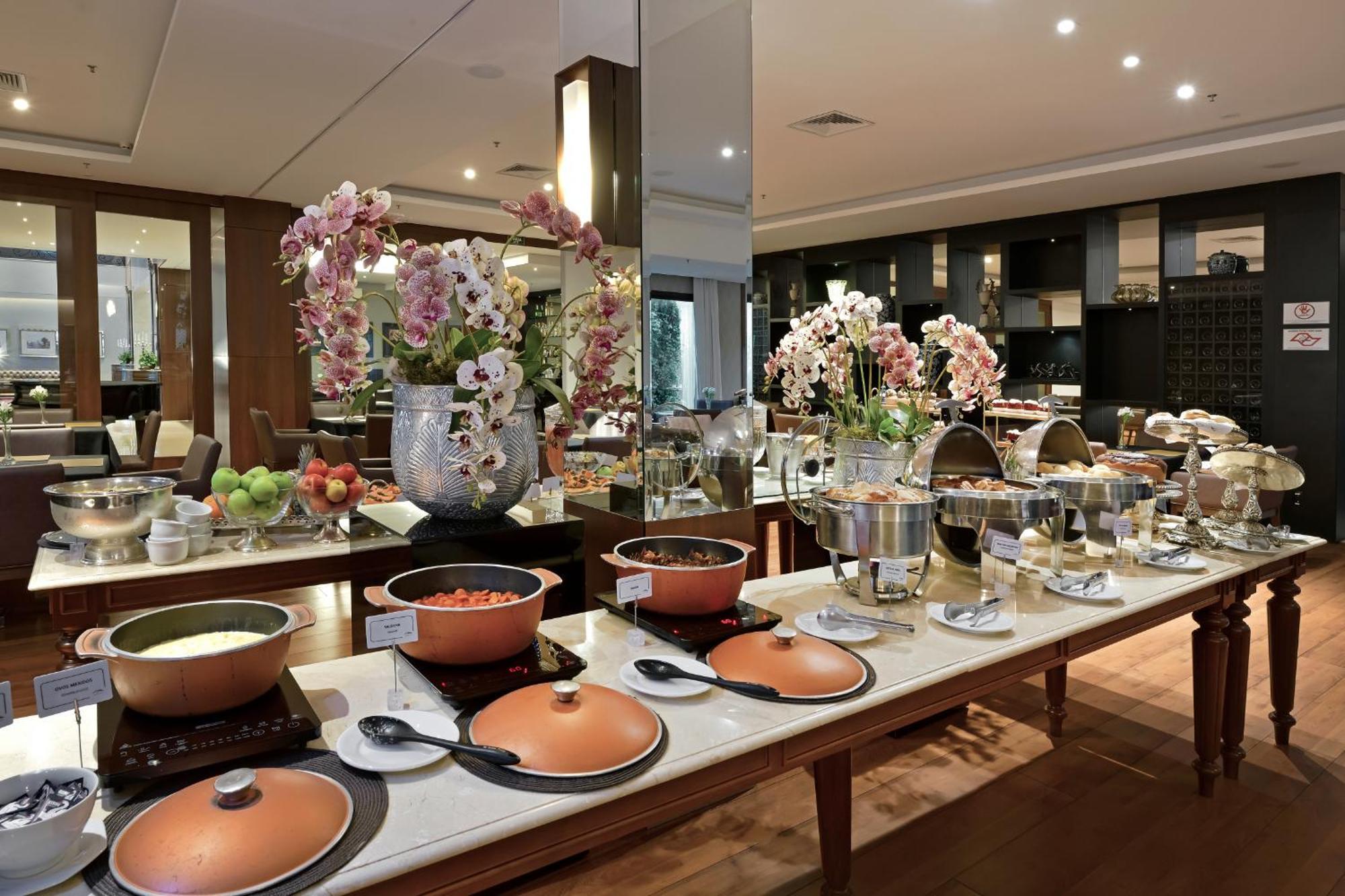 Hotel Mont Blanc Premium 리베이라오프레토 외부 사진 The buffet at the hotel