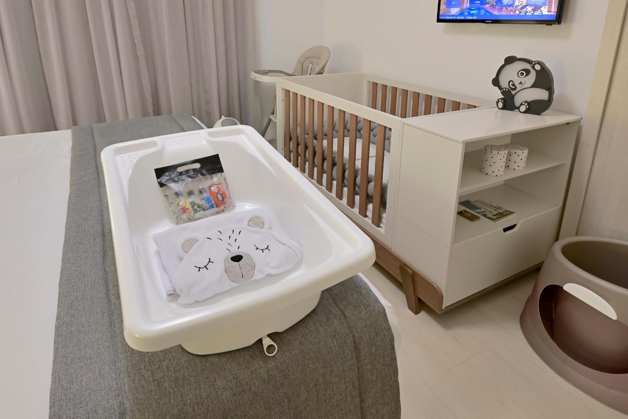 Hotel Mont Blanc Premium 리베이라오프레토 객실 사진 A changing table