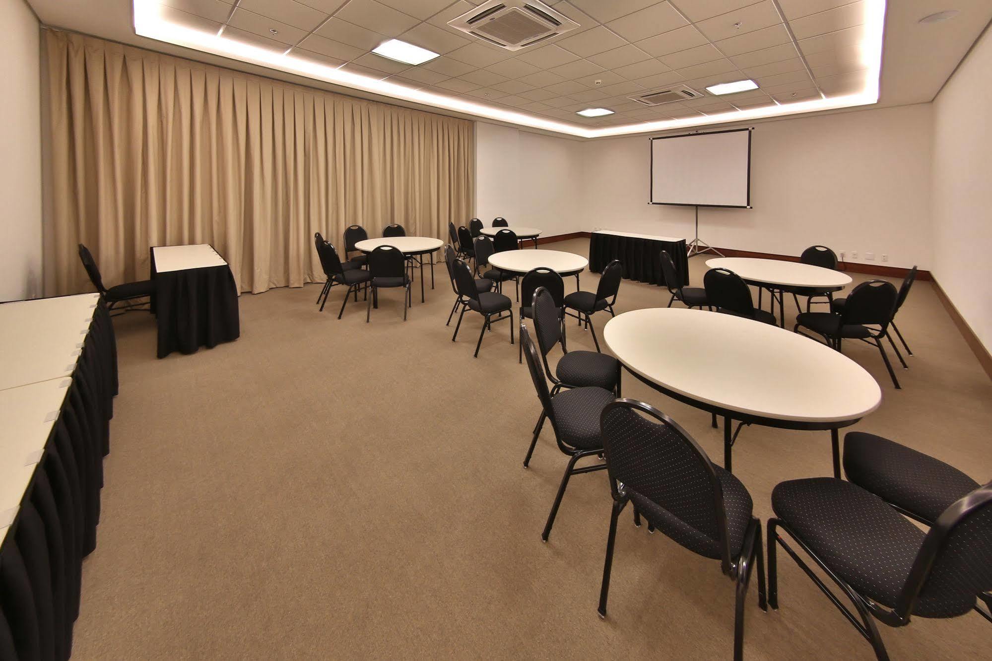 Hotel Mont Blanc Premium 리베이라오프레토 외부 사진 A meeting room at the National Library of the Netherlands