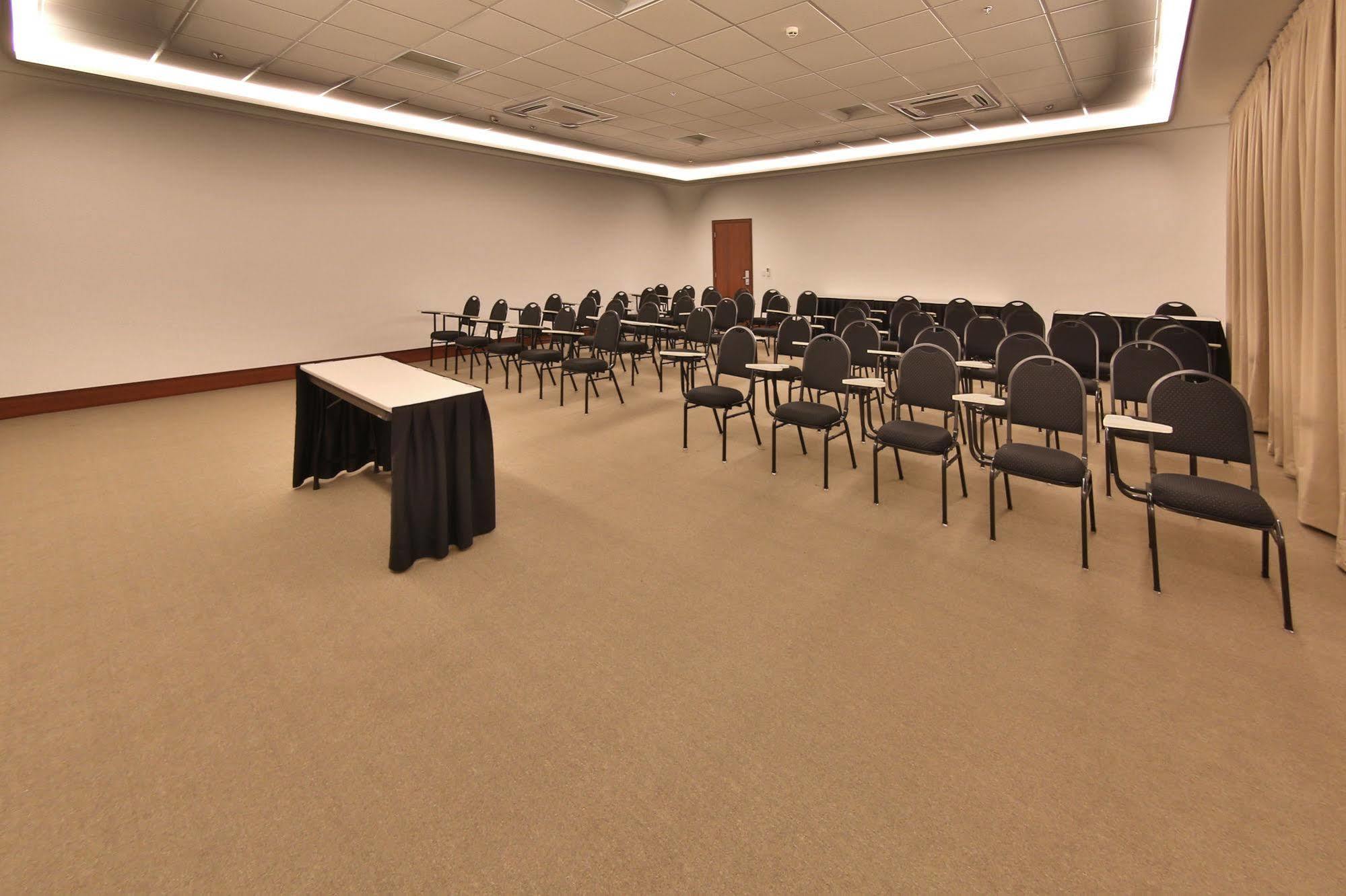 Hotel Mont Blanc Premium 리베이라오프레토 외부 사진 A typical meeting room